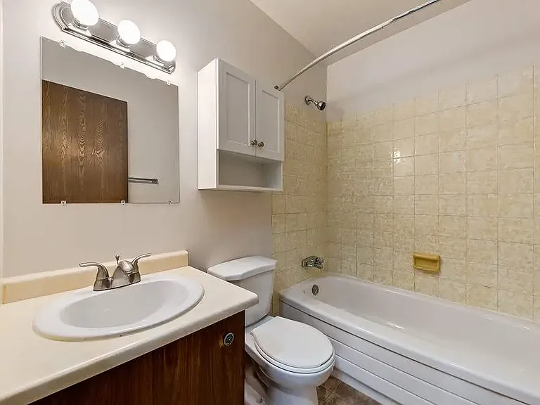 220 1st St NE #302 — Photo 6