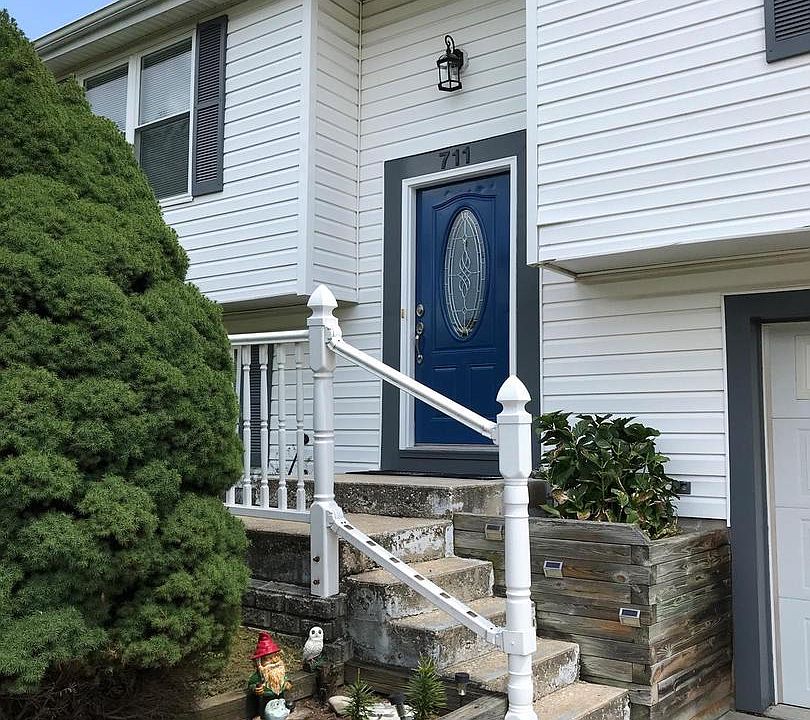 2nd image of 711 Clover Valley Ct
