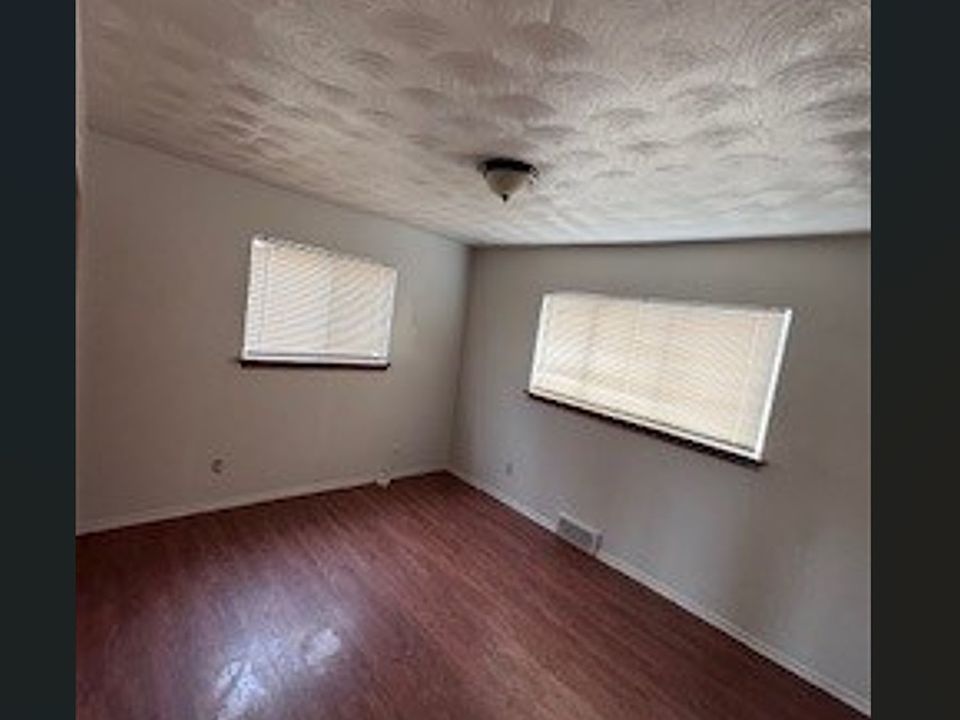 2nd image of 517 Graf Ave