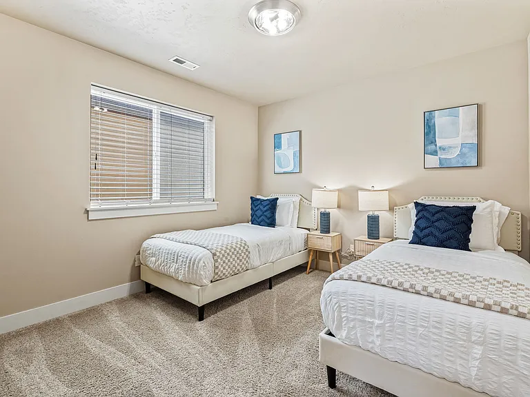 2719 E Decameron Ln — Photo 40