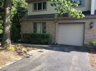 601 Apache Ct, Mahwah, NJ 07430