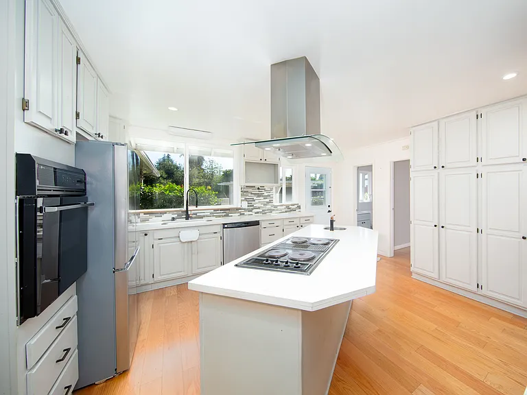 330 Beverly Ave — Photo 22