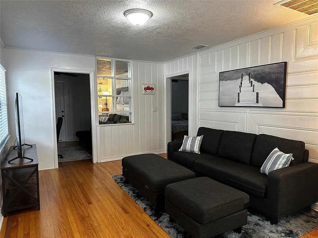1 bed, 1.0 bath, 750 sqft, $1,625 — Photo 2