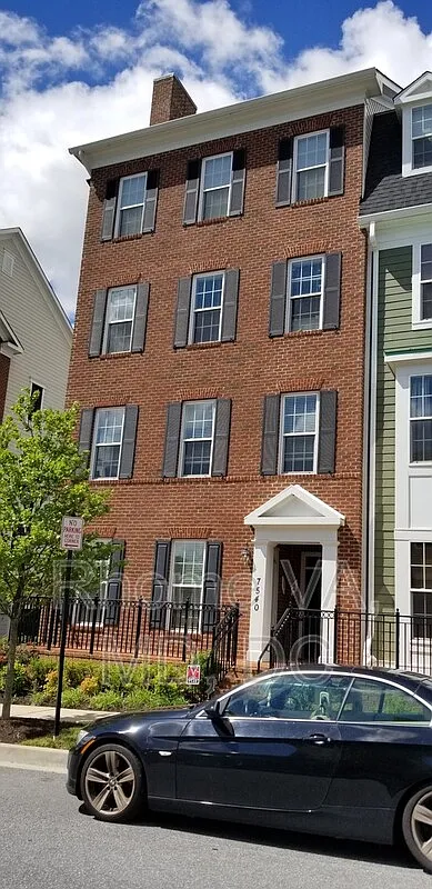 3 bed, 2.5 bath, 2450 sqft, $3,900 — Photo 3