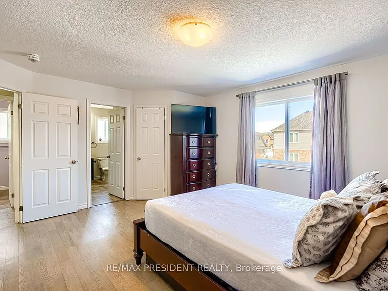573 Forman Ave — Photo 18