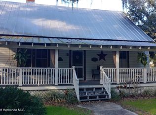8511 E Orange Ave, Floral City, FL 34436
