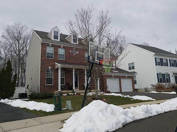2nd image of 22 Sagamore Ln