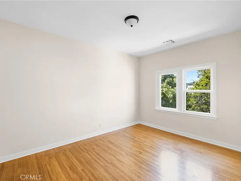 216-218 E Windsor Rd #3 — Photo 12