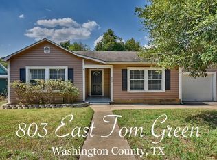 803 E Tom Green St, Brenham, TX 77833