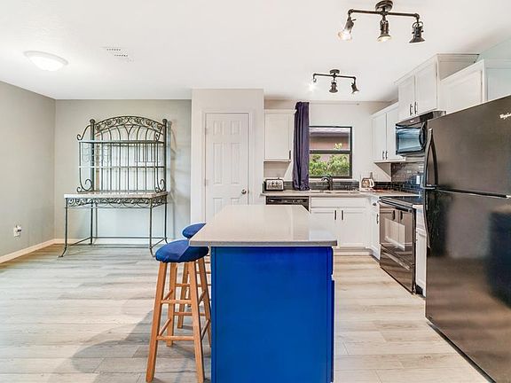 4th image of 1021 Woodlark Dr
