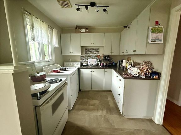 4th image of 120 East Valley Road