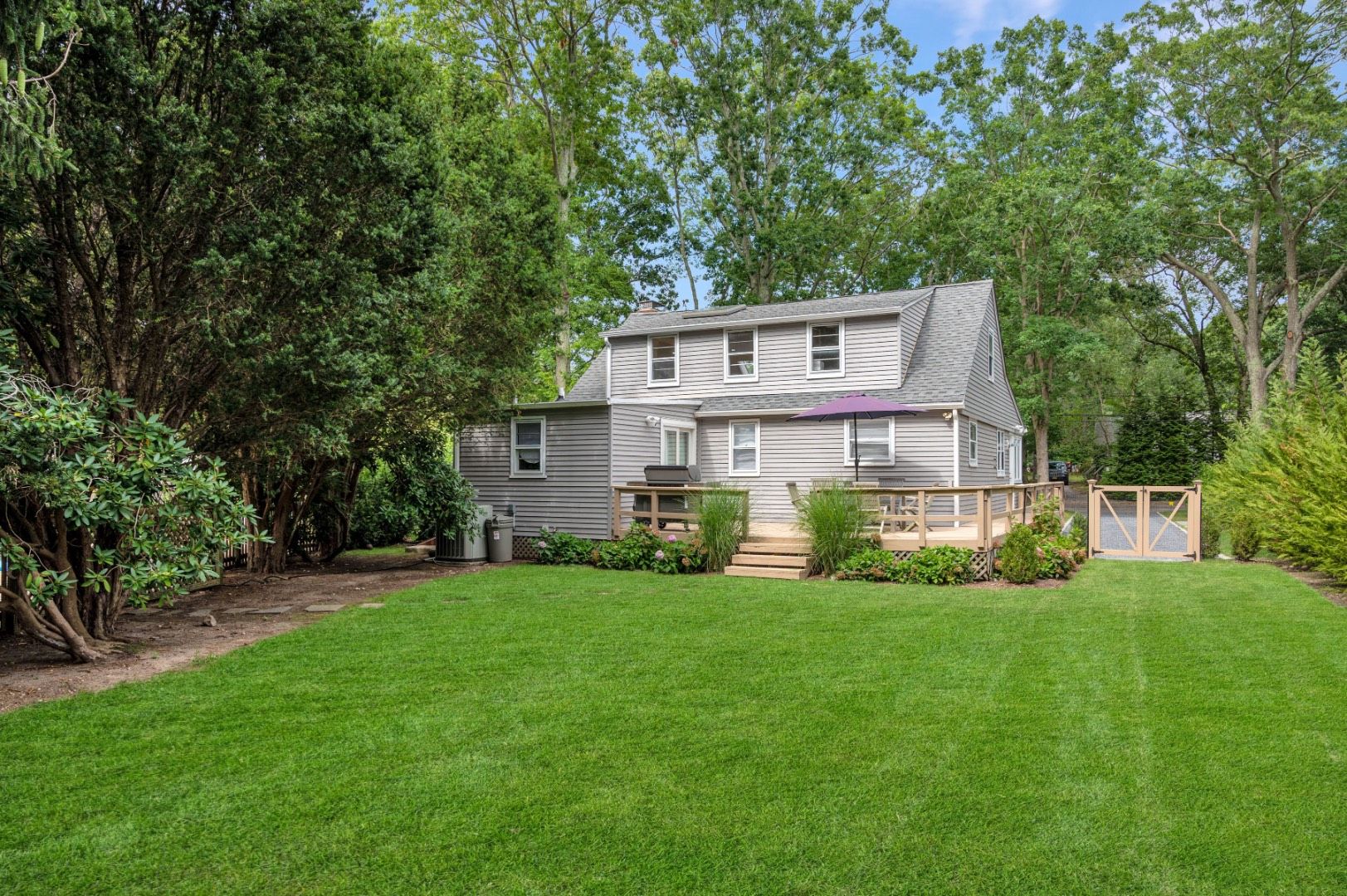 20 Warfield Way in Southampton Out East