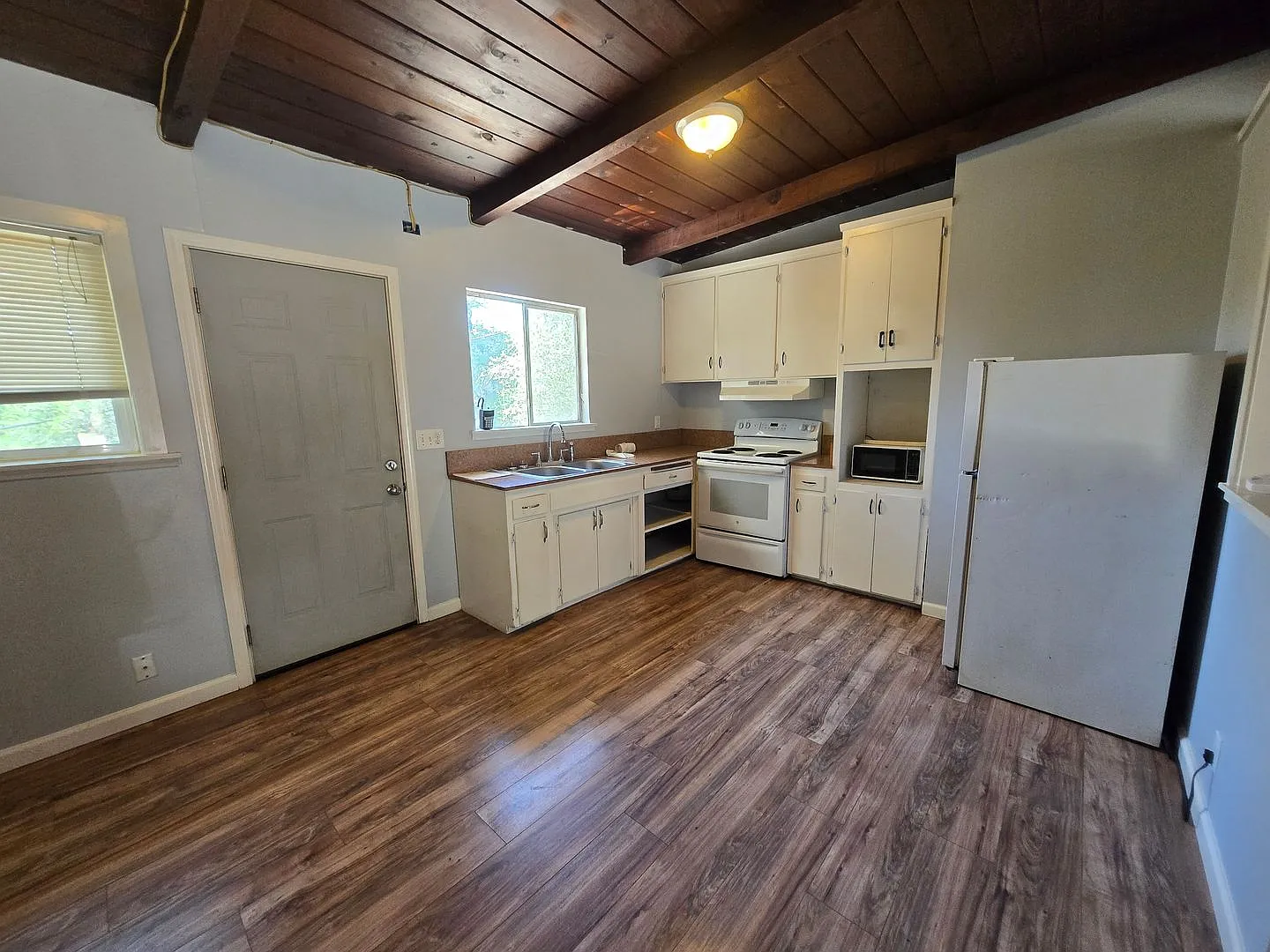 Challenged Credit Negotiable 2 Bedroom Duplex in Placerville — Photo 3