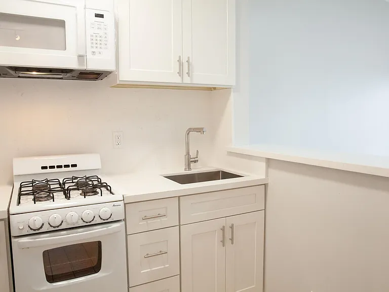 1132 N Cahuenga Blvd #6 — Photo 4