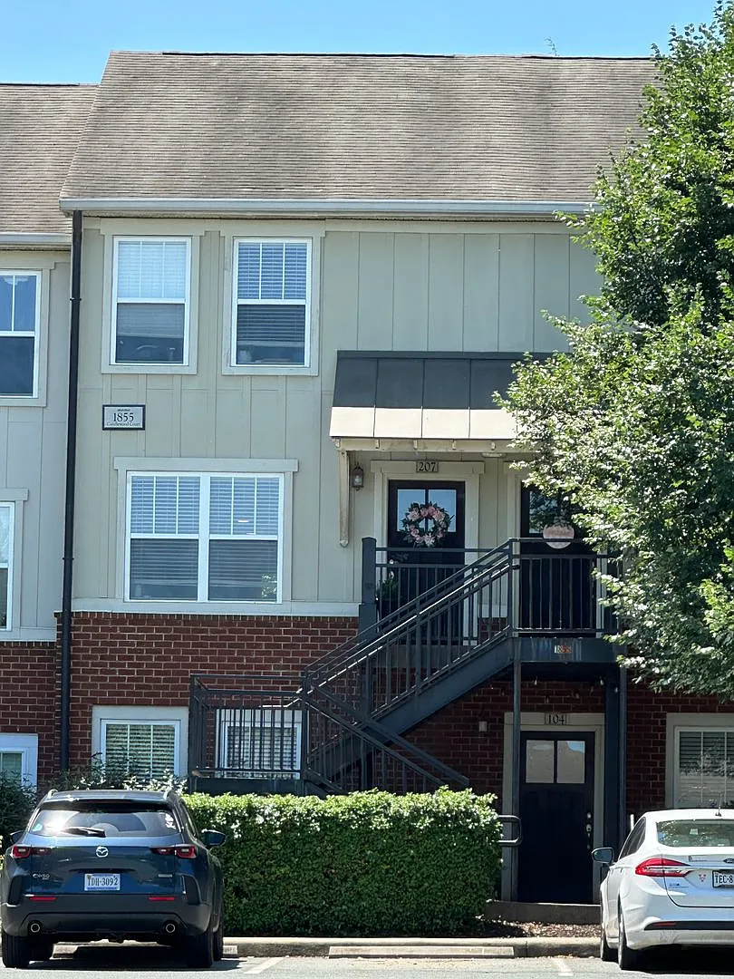 Woodlands Condo — Photo 2