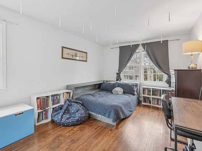 9 Oakwood Ave — Photo 33