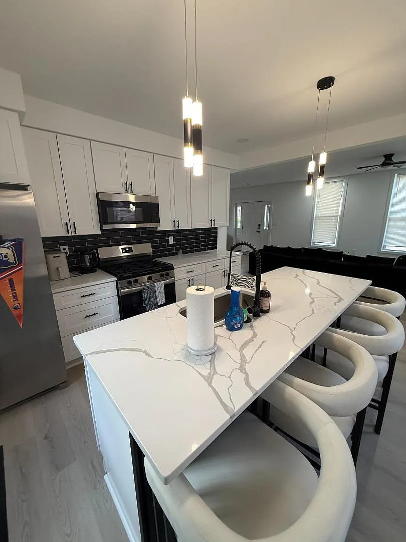 2903 E Cold Spring Ln — Photo 3