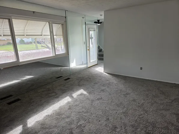 396 Skyview Rd #1, Cleveland, OH 44109