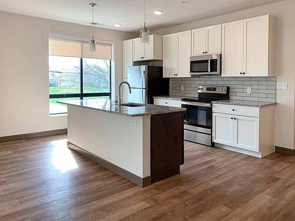 The kitchen of our two-bedroom Travertine in the light-style finish