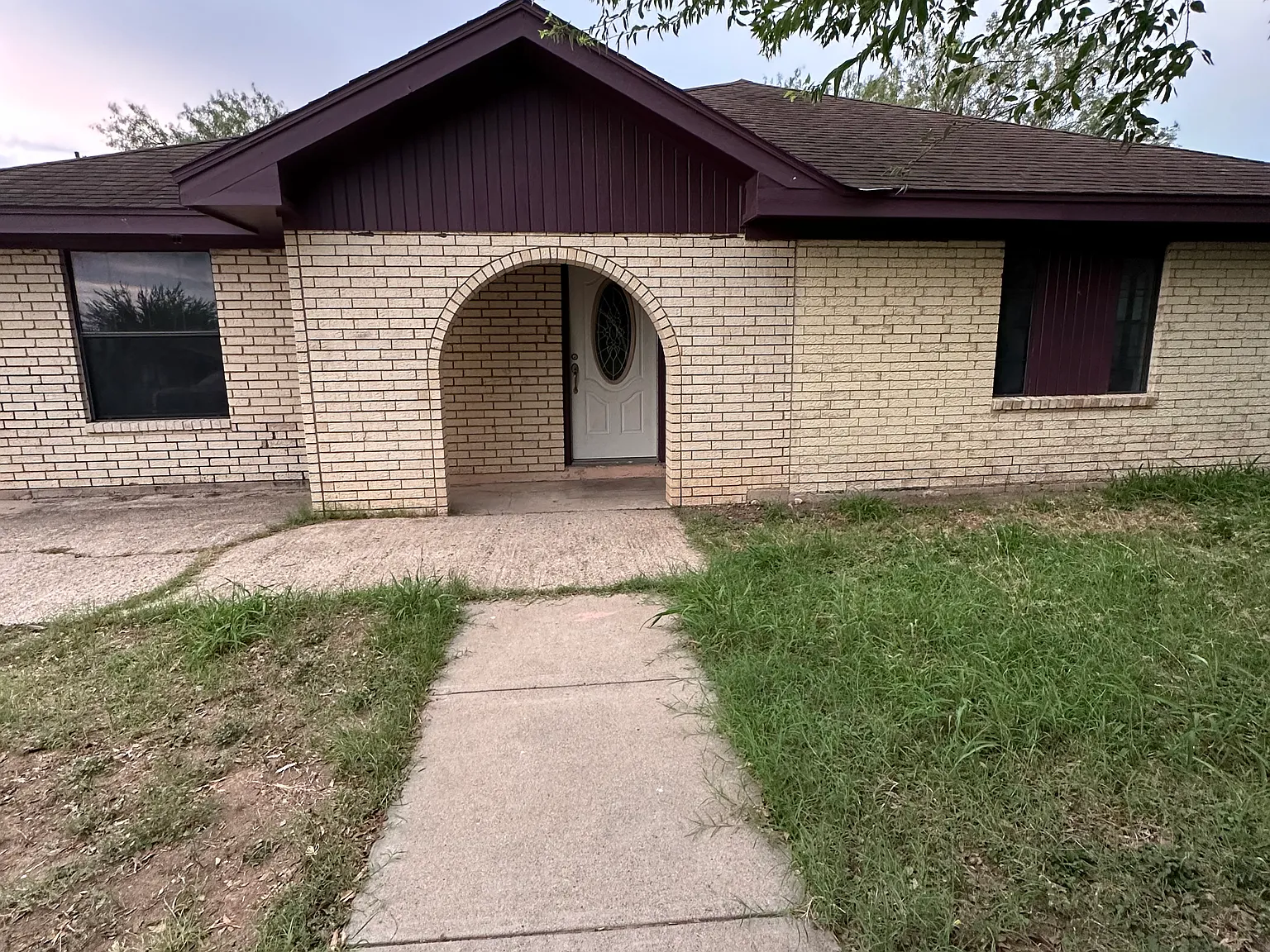 4 bed, 1800 sqft, $975 — Photo 2
