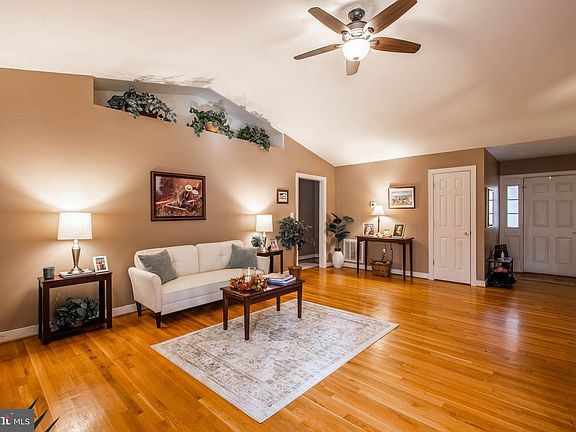 5th image of 117 Lizzie Ln