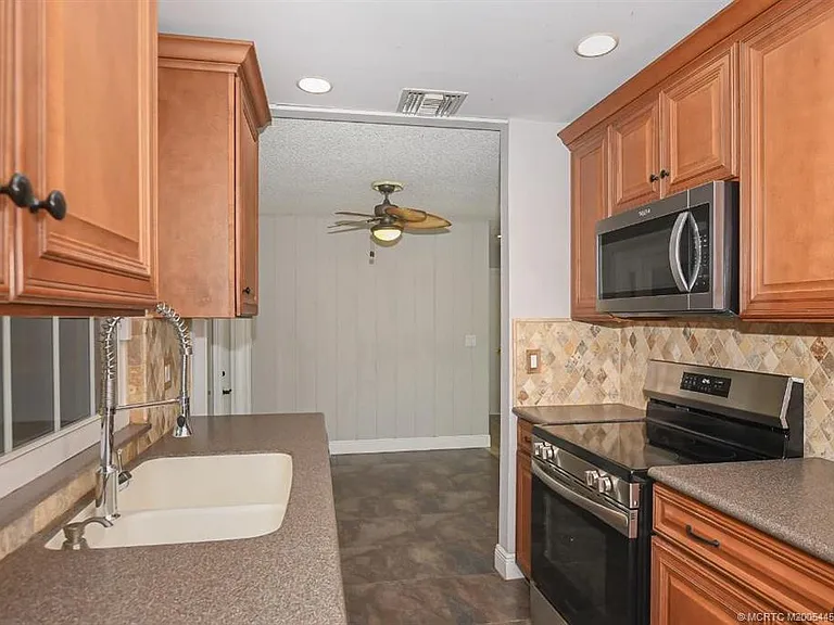 1365 SW Gastador Ave — Photo 10