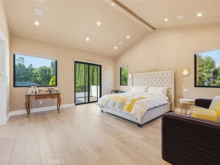13135 Chandler Blvd — Photo 37