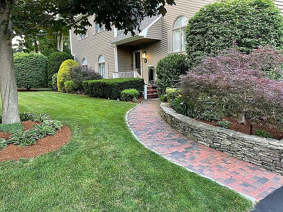 4th image of 24 Brewster Dr