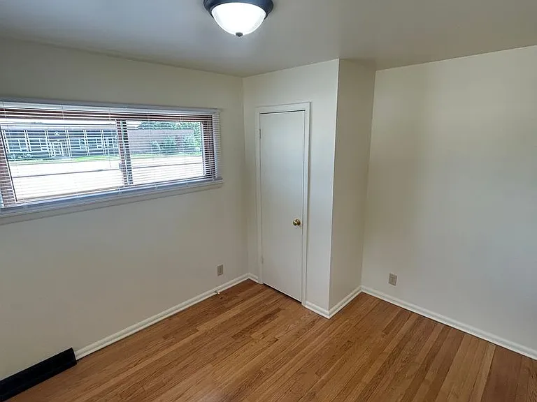 N89W15631 Cleveland Ave — Photo 6