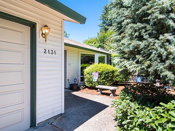 3rd image of 2131 NE Brookview Drive