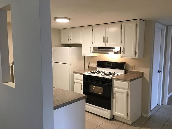 3rd image of 1137 Hartford Ave APT 4C