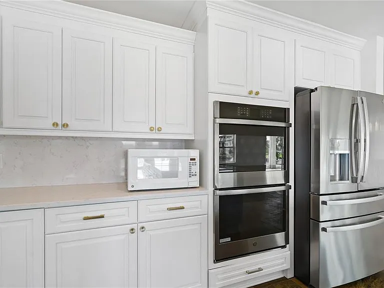 3924 Versailles Dr — Photo 8