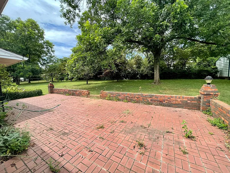 1206 S Madison St — Photo 16