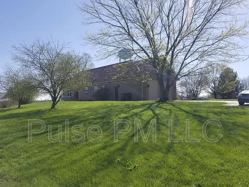 4 bed, 3.5 bath, 4000 sqft, $3,500 — Photo 4