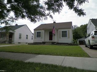 19300 Woodcrest St, Harper Woods, MI 48225
