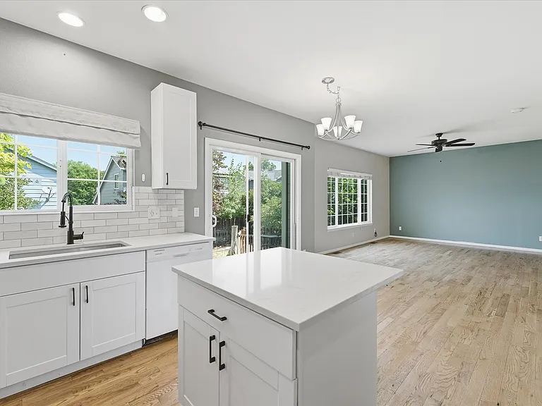 Kitchen offers "nook" area between kitchen and family room and fits a kitchen table perfectly