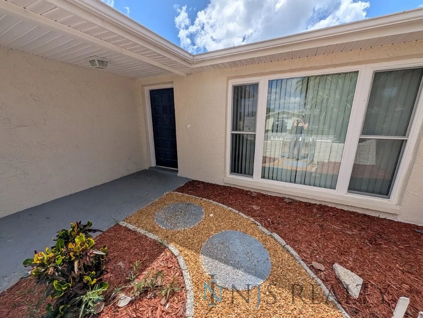 Stunning 3/2/1 1452 Sq. Ft. home with a private POOL!! Large open floorplan, recently updated! A ... — Photo 3