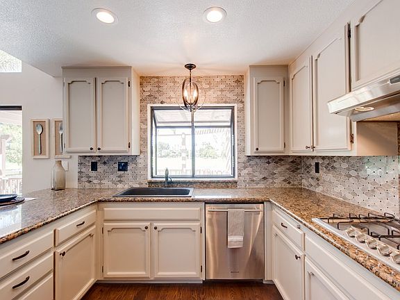 4th image of 1130 Saint Andrews Dr
