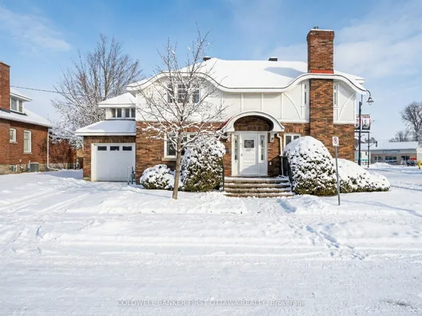 2 Gladstone Ave, Smiths Falls, ON K7A 1R3