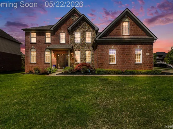 50371 Langley Ct, Novi, MI 48374