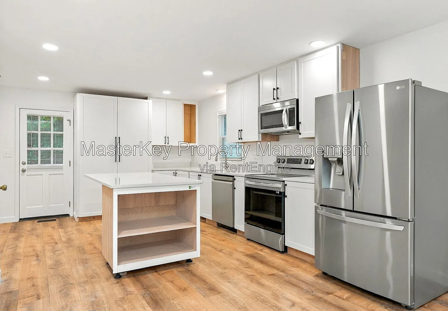 3 bed, 2.5 bath, 1600 sqft, $2,200 — Photo 3