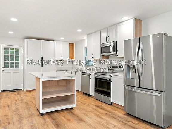 3rd image of 100 Strawbridge Ct
