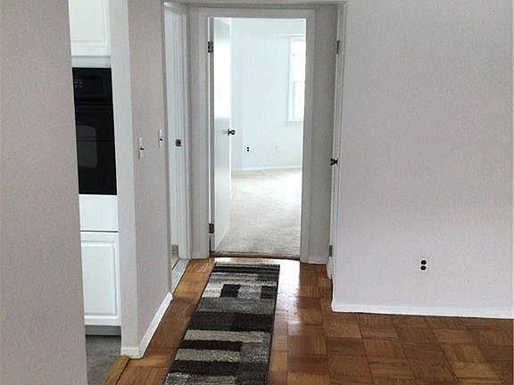 3rd image of 10 Regents Pl APT H