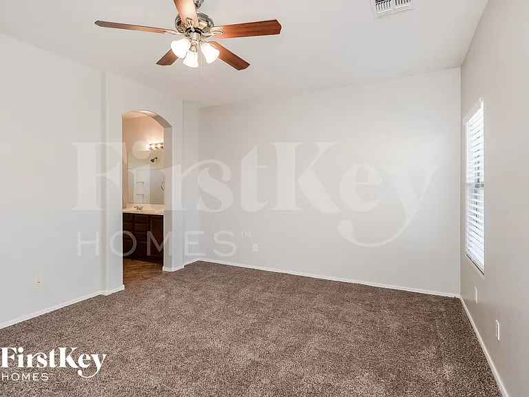 1210 W Vineyard Plains Dr — Photo 9
