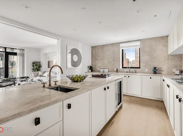 310 East 86th Street image 7 of 24