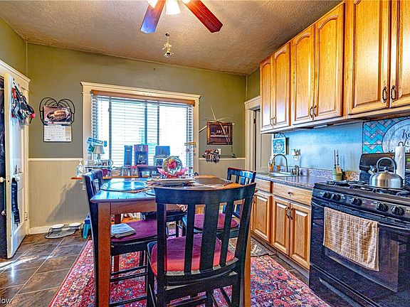 4th image of 5409 Biddulph Ave