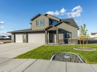 8409 Ashen Dr, Pasco, WA 99301