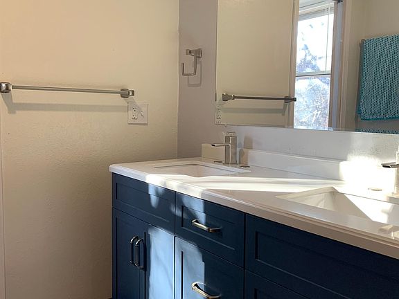 3rd image of 528 14th Ave SE #1