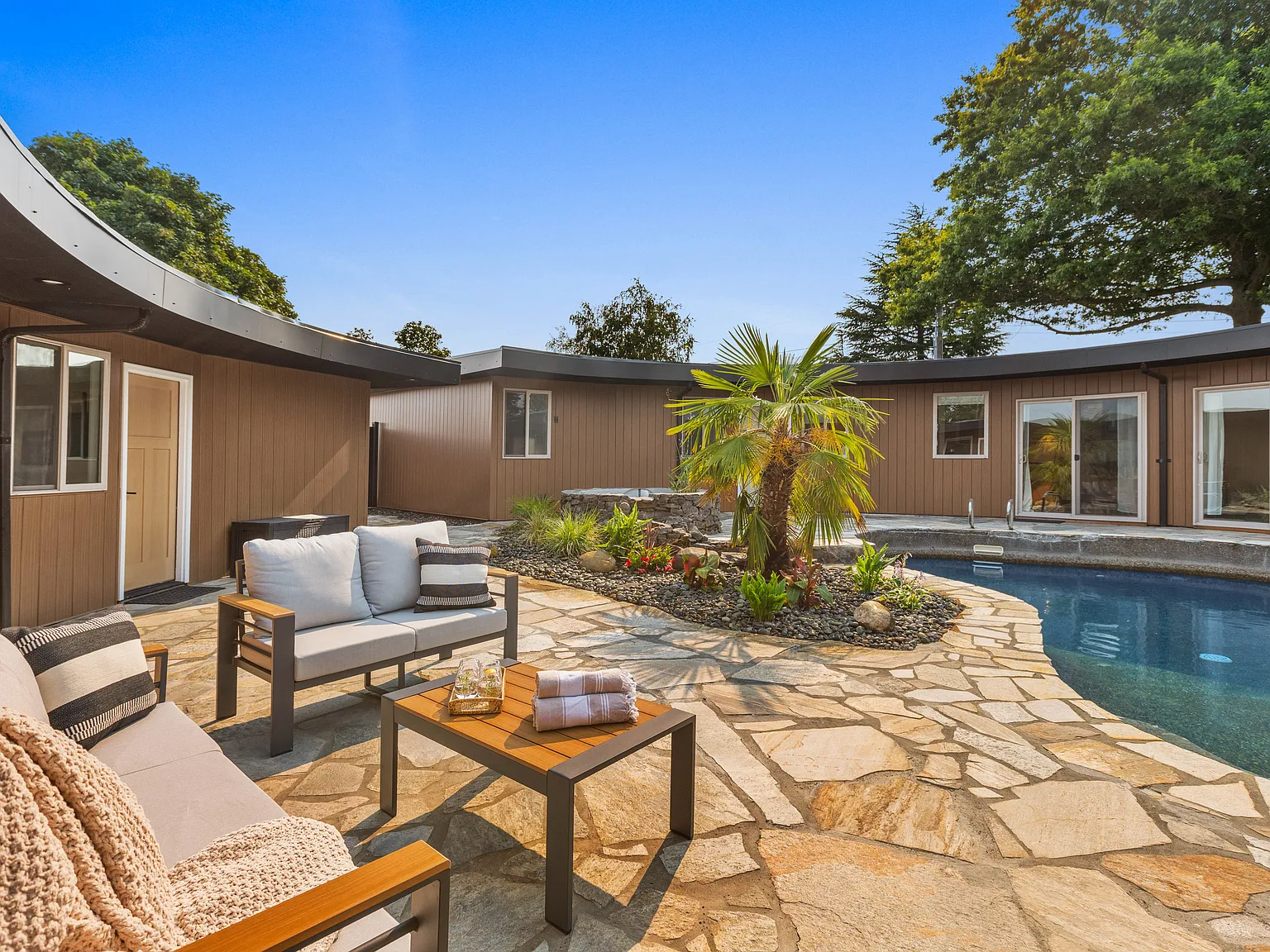 3313 Shorecliff Dr NE — Photo 4