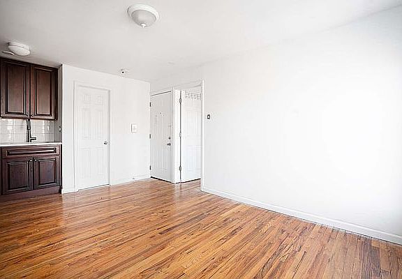 4th image of 170 W 130th St #4